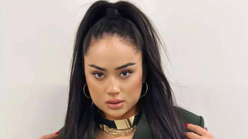 «Ессіз ғашықпын»: Анар Батырхан алпысқа жақындаған актерге тұрмысқа шығуға дайын екенін айтты