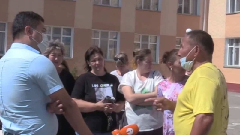 Шымкентте бір мектепке екі директор тағайындалған: Ата-аналар шу шығарды