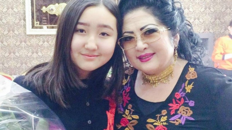 «Мені тастап кетті» - Мақпал Жүнісова Мерей туған қызы емес екенін айтты