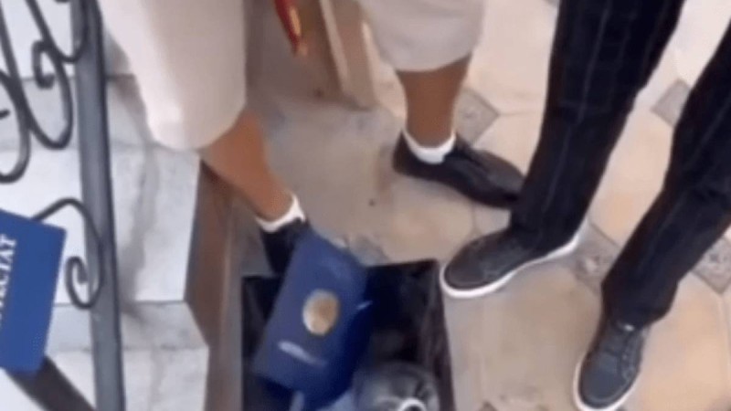 "Еш маңызы жоқ": Желіде аттестаттарын қоқыс жәшігіне лақтырған оқушылардың әрекеті дау тудырды (видео)