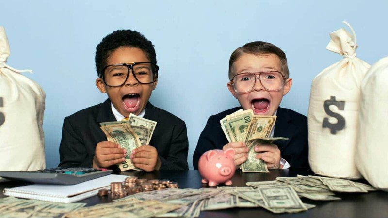 Батыс және посткеңестік кеңістік елдердегі байлыққа көзқарас