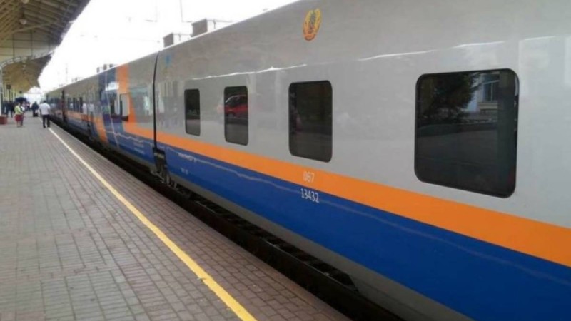 Селфи жасамақ болған: Павлодар облысында жас қыз вагон үстіне шығамын деп тоққа түсті