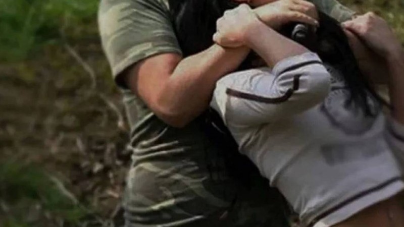 БҚО-да екі жігіт жолда өтіп бара жатқан әйелді орманға апарып зорлаған