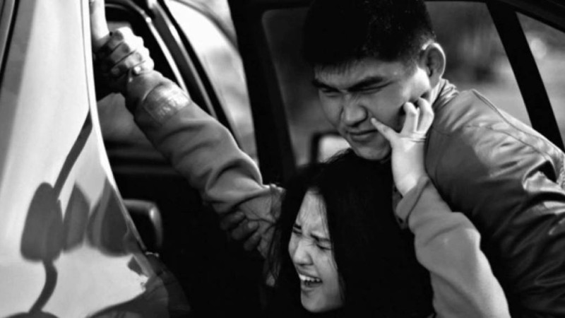 Алып қашып бара жатқан қыз көліктен секіріп қайтыс болды