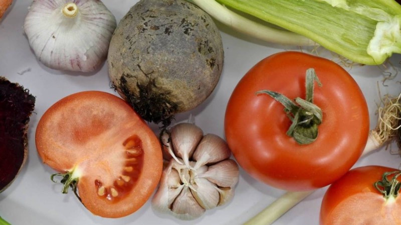 Дәрігер коронавируспен ауырған науқастар үшін пайдалы тағамдарды атады