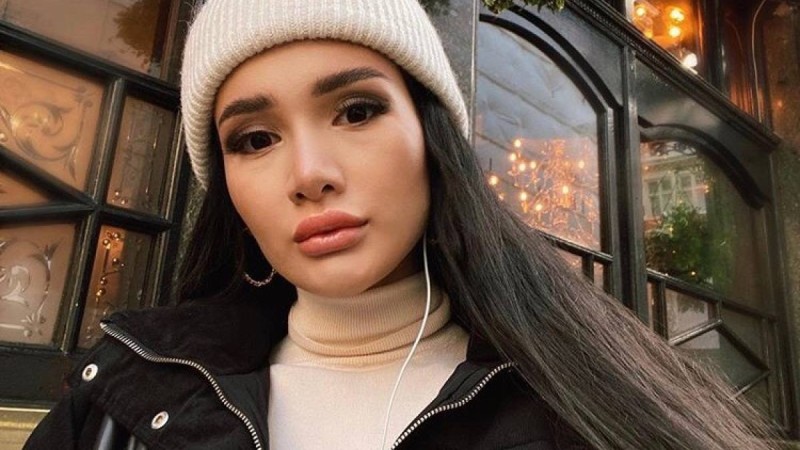 Байзақова бейтаныс адамдарға ауызашар бермек