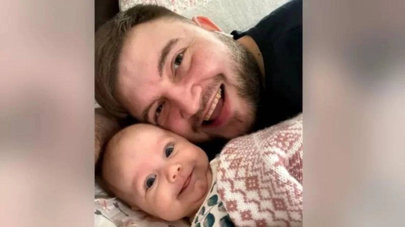 Украинада үш айлық қызы мен әйелінен айырылған азамат қайғылы оқиға туралы айтып берді