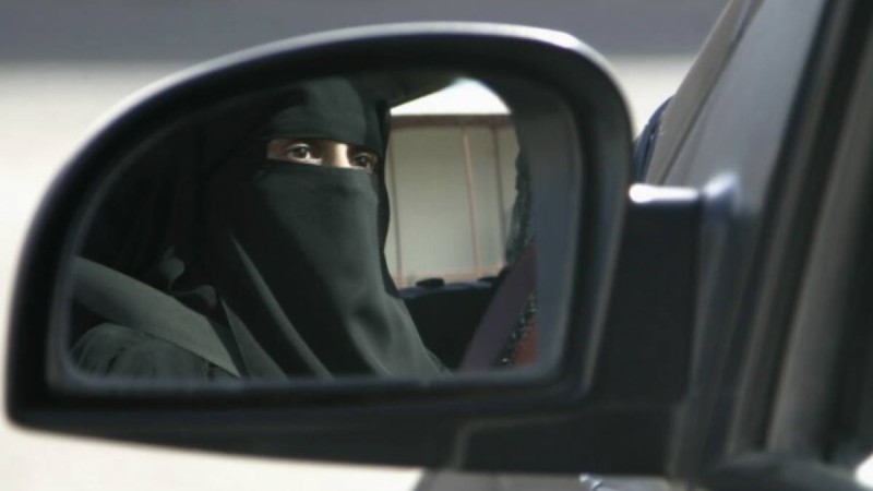 “Бізбен сөйлеспеңіздерші!” - желіде никабтағы қыз таксистерге үндеу жасады