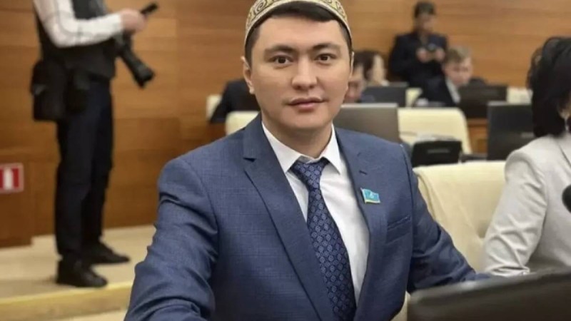 “Депутаттарға берілетін үйде тұрмаймын” - Дәулет Мұқаев пәтеріндегі ерекшеліктермен бөлісті