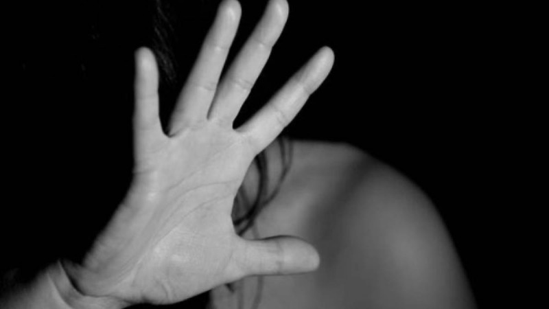 "Бес жас үлкен жігіт зорлады": 15 жастағы қазақстандық қыз өзін күшпен тұрмысқа бергенін мәлімдеді