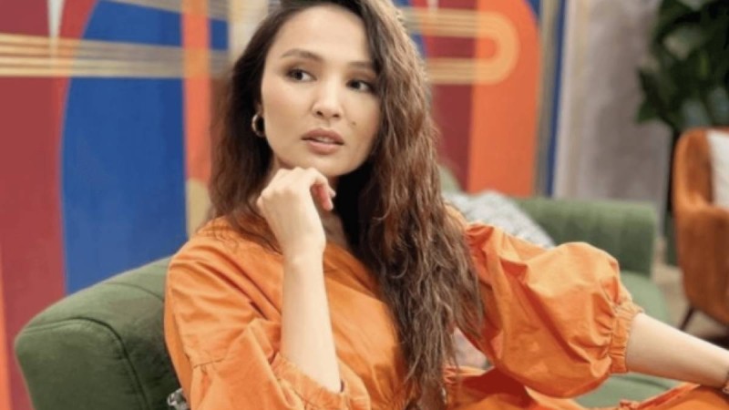 “Бірнеше құжатқа қол қойдырды” - Жұлдыз Әбдукәрімова ең жақын адамын сотқа бермек