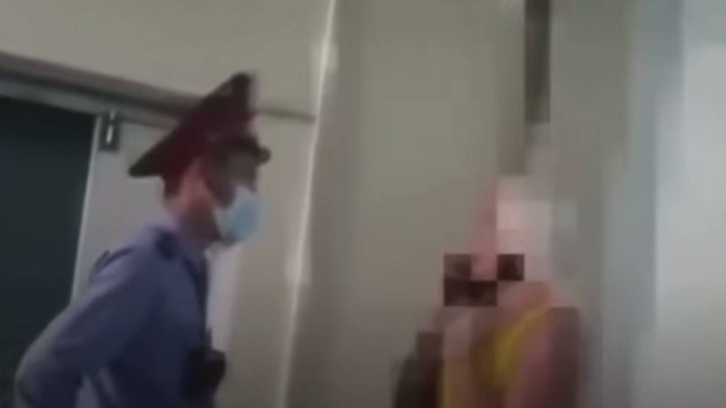 Қарағандыда 23 жастағы трансгендерді әріптестері жұмысқа кіргізбей қойған