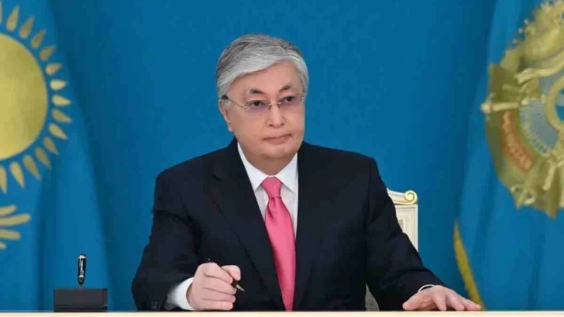 Ұлттық ұлан жауынгерінің пойызда соққыға жығылуы: Тоқаев қылмыскерлерді шұғыл түрде ұстауды тапсырды