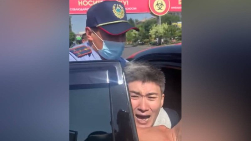 Екі айға қамалады: ЛГБТ жиынына кәмілет жасына толмаған балалар қатысқан