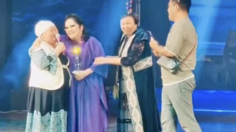 “Ол кезде ішкен жоқпын” - Мақпал Жүнісова әзілімен оқырмандардың ішек-сілесін қатырды