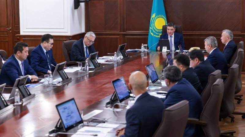 Олжас Бектенов агробизнес өкілдерімен Президент жолдауы аясында АӨК қолдау шаралары мен астық жинау науқанының барысын талқылады