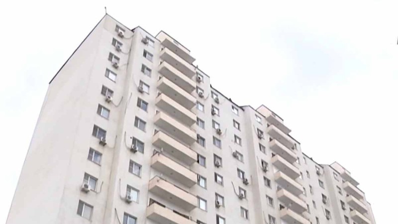 "Жын кірген": Атырауда сегізінші қабаттан секіріп кеткен қыздың өлмес бұрын жазылған хаты табылды