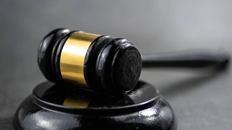 Астанада қоғамдық орында үлкен дәретке отырған ер адам 15 тәулікке қамалды