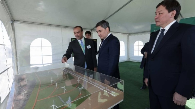 Энергия қажеттілігін жабу және ауылда білім беруді дамыту: Олжас Бектенов Ақтөбе облысының Бадамша ауылында болды