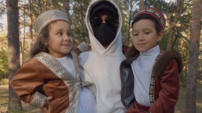 "Бетперде киген адам" мешіт ашқанын жариялады