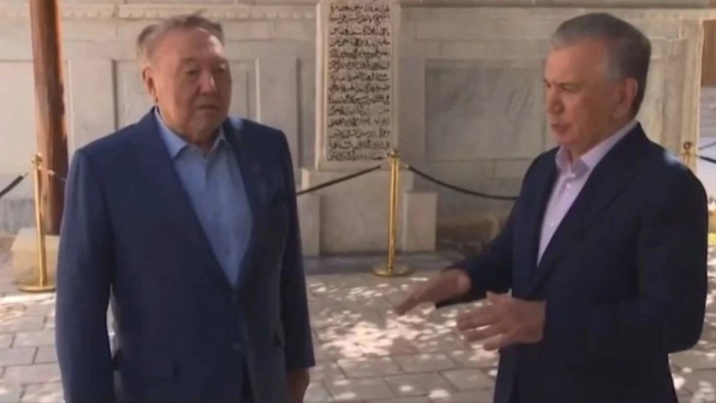 Экс-президент Нұрсұлтан Назарбаев Бұхара қаласында көзге түсті (видео)
