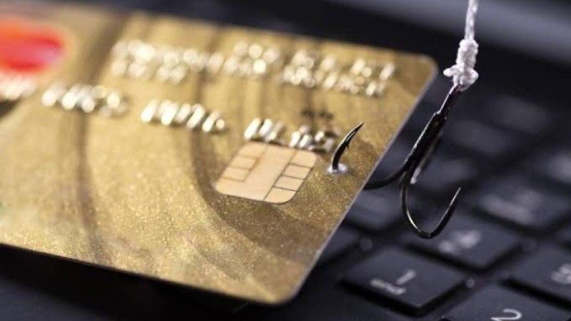 Алаяқтарға банк картасын берген 17 жасар жасөспірім 7 жылға сотталуы мүмкін