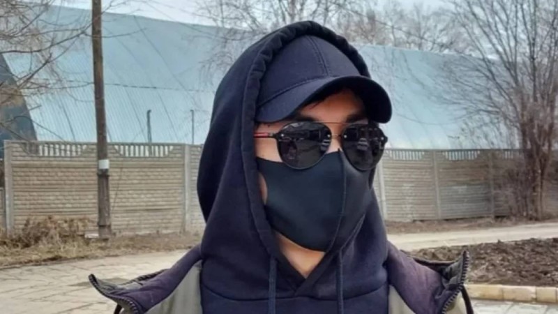 "Танымал адам": "Маскадағы адамның" кім екені белгілі болды (ФОТО)