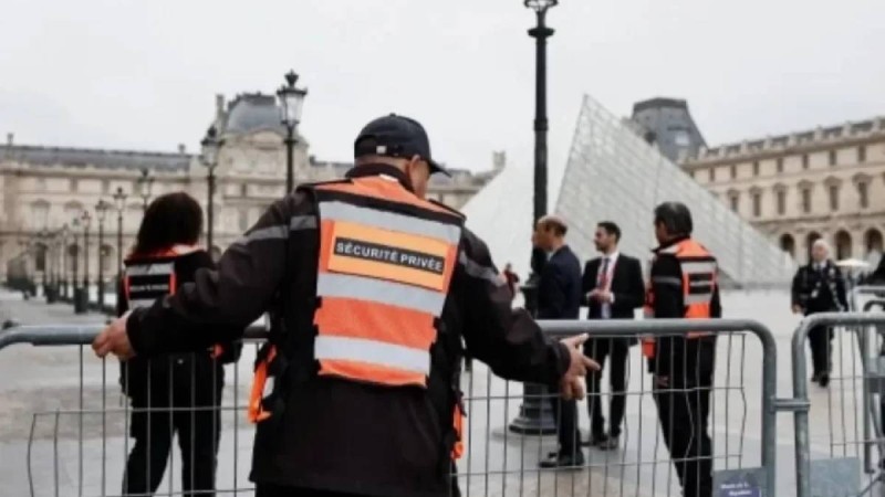 Парижде Луврды тонады деген күдікпен екі ер адам ұсталды