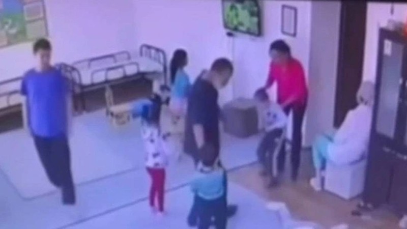 Атырауда ерекше балаларға қорлық көрсеткен әлеуметтік орталық қызметкерлері тексеріліп жатыр