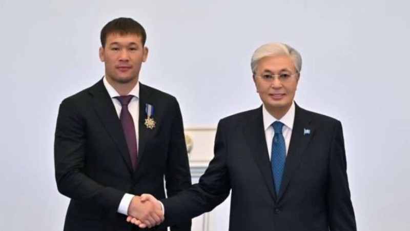 Тоқаев Шавкат Рахмоновқа ІІ дәрежелі «Барыс» орденін табыс етті  