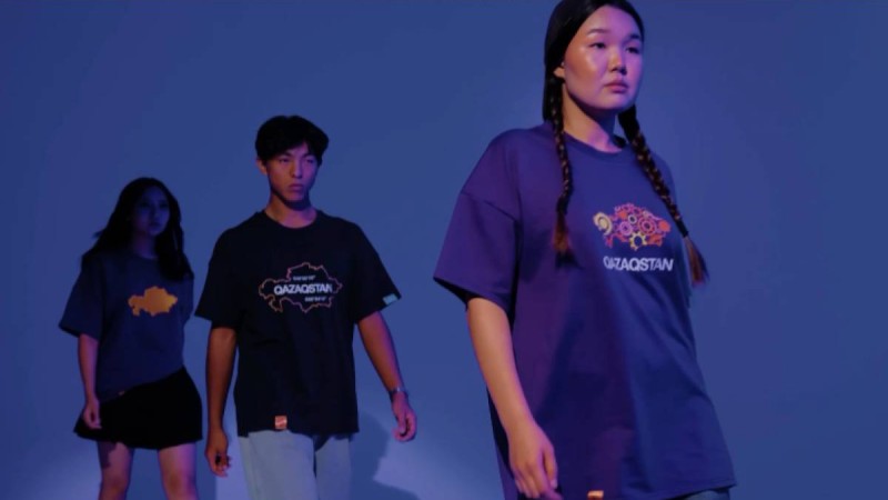 Патриотизм – өмір салты: «Жаңа адамдар» жаңа Qazaqstan мерч топтамасын таныстырды