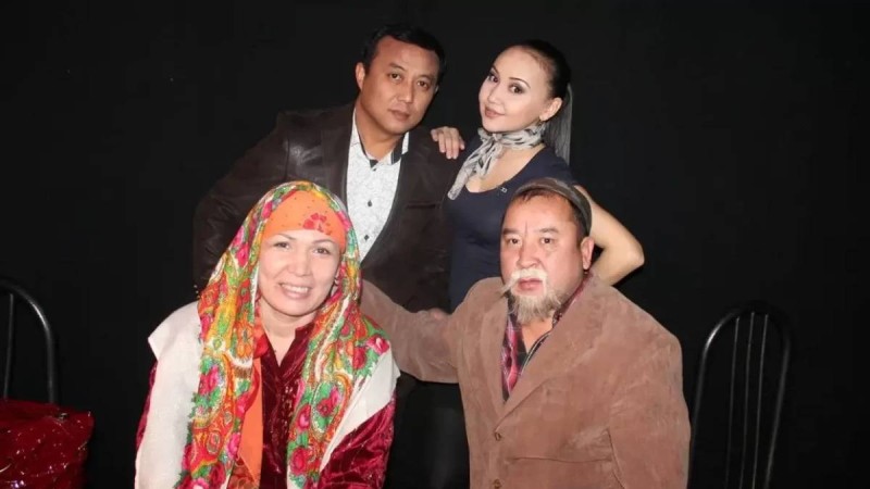 «Әй, еркектер-ай, еркектер»: Перизат Қайраттың 11 жыл бұрын сахнада «тамаша» ойнаған видеосы табылды