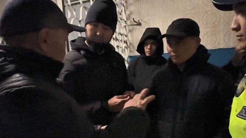 Қарағанды: #суррогат рейді кезінде қырандар полициямен бірлесіп 30 литр заңсыз алкоголь тәркіледі