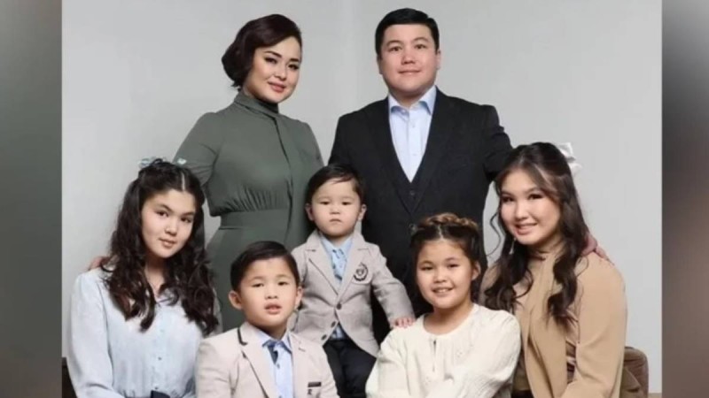 "Мен балаларыммен біргемін": Тұрсынбек Қабатов Мөлдірдің сөзін жоққа шығарды