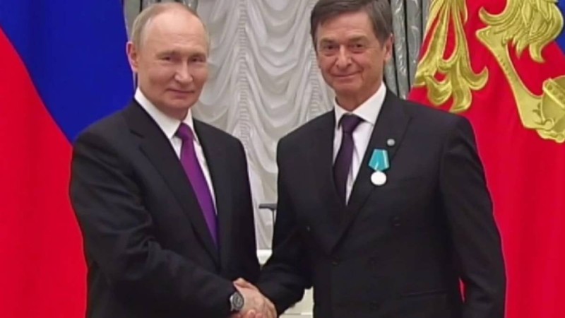 Путин қазақстандықты Пушкин медалімен марапаттады