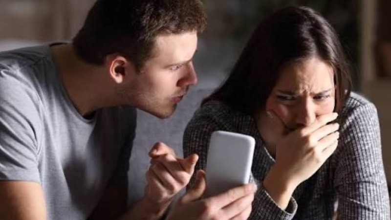 “Отбасын сақтамаған Отанын қорғай алмайды” - Ішкі істер саласының екі қызметкері жұмыстан қуылған