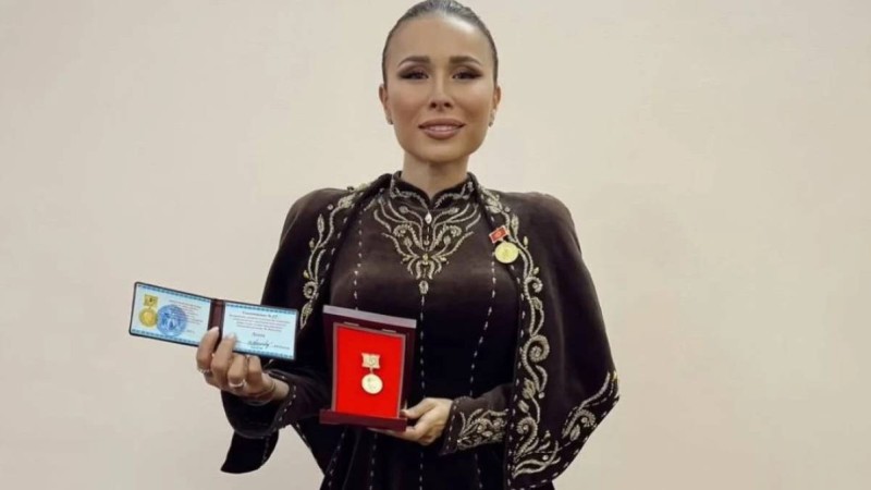 Әнші Луинаға Қырғыз Республикасының мәдениет үздігі атағы берілді