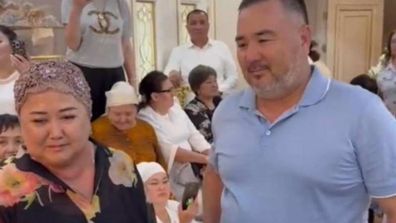 "Мама, тағы күйеубала керек пе?": қыз жасауына 3 қаладан 3 пәтер берген әйел жұртты таңғалдырды