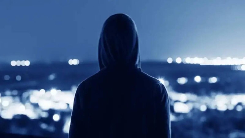 Алматыда ер адам 13 жастағы қыз балаға өзімен бірге еріп жүру үшін 300 мың теңге ұсынған (ВИДЕО)