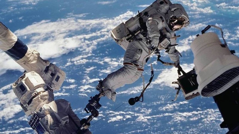 Қытай космосқа жіберген үш ғарышкерін Жерге қайтара алмай отыр