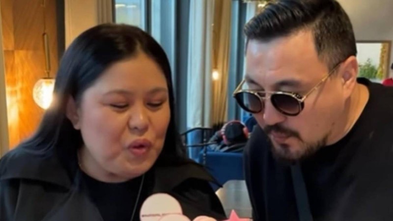 "Шай берді": Олжас Абай Дариға Бадықованың анасымен кездесті (ВИДЕО)