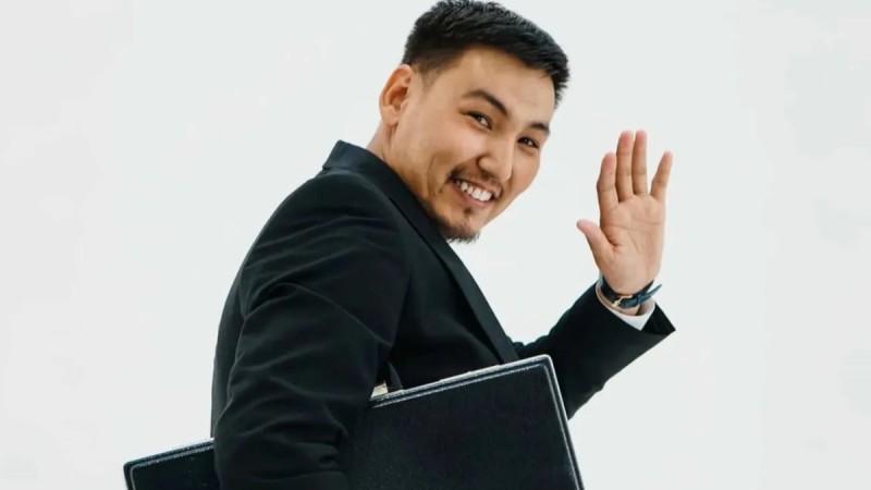 "Қажылыққа жинаған ақшаны ставкаға тіккен": Блогер Сариев туралы сұмдық дерек шықты