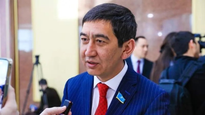 “Егер Министр мен орынбасары әскерде болса, ешқандай былық болмас еді” - Ринат Зайытов