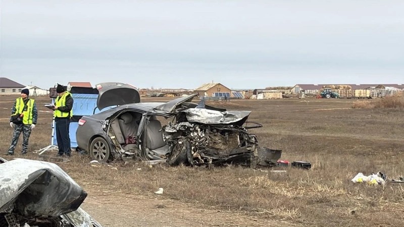 БҚО-да екі көлік бетпе-бет соқтығысып, біреуі өртеніп кетті: 8 адам қаза болды