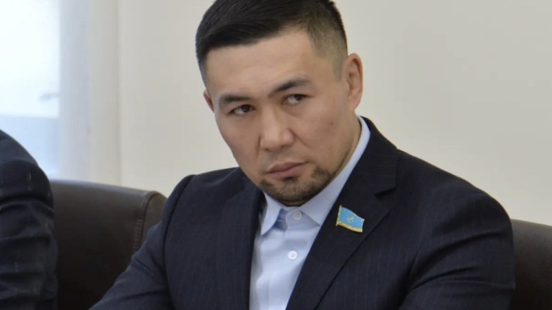 “12 адам қаза тапқанда, депутаттың жазғаны мынау”: Ардақ Назаров тағы да сынның астында қалды