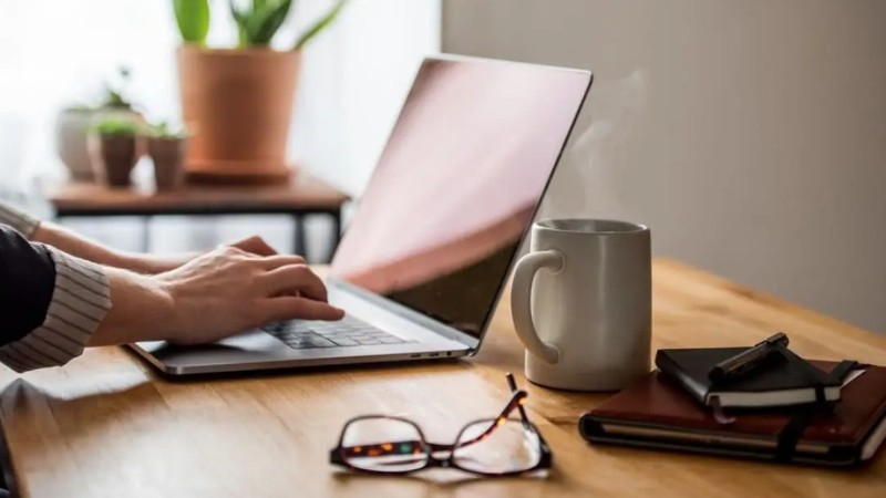 Үкімет ата-аналар үшін жұмыс уақытын қысқарту ұсынысын талқылайтын болды