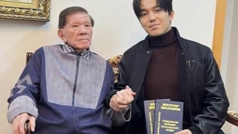 Димаш Құдайберген Мұхтар Шахановтың үйіне барып, көңіл айтты