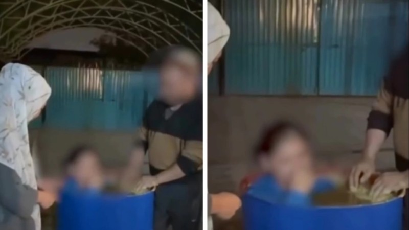 Желіде хиджаб киюден бас тартқан қызын аяусыз ұрып-соққан ата-ананың видеосы тарады (ВИДЕО)