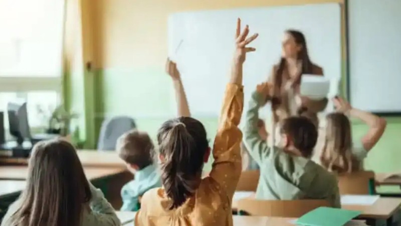 Қазақстанда енді бұрынғы полицейлер мен судьялар мұғалім болып жұмыс істей алады