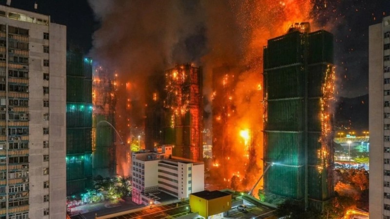 Гонконгта 4000 адам тұратын тұрғын үй кешені түгі қалмай өртеніп кетті (видео)